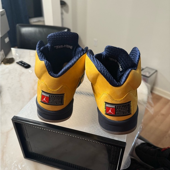 Jordan Athletic Shoes Yellow and Blue High-Top - Picture 6 of 8